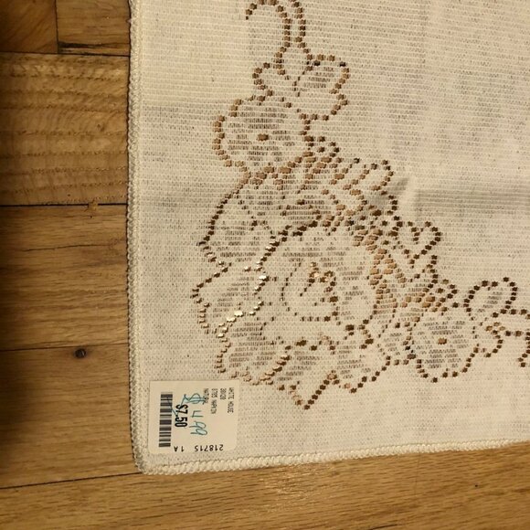 ABC Carpet and Home: Lace Tablecloth and Napkins - Picture 5 of 5